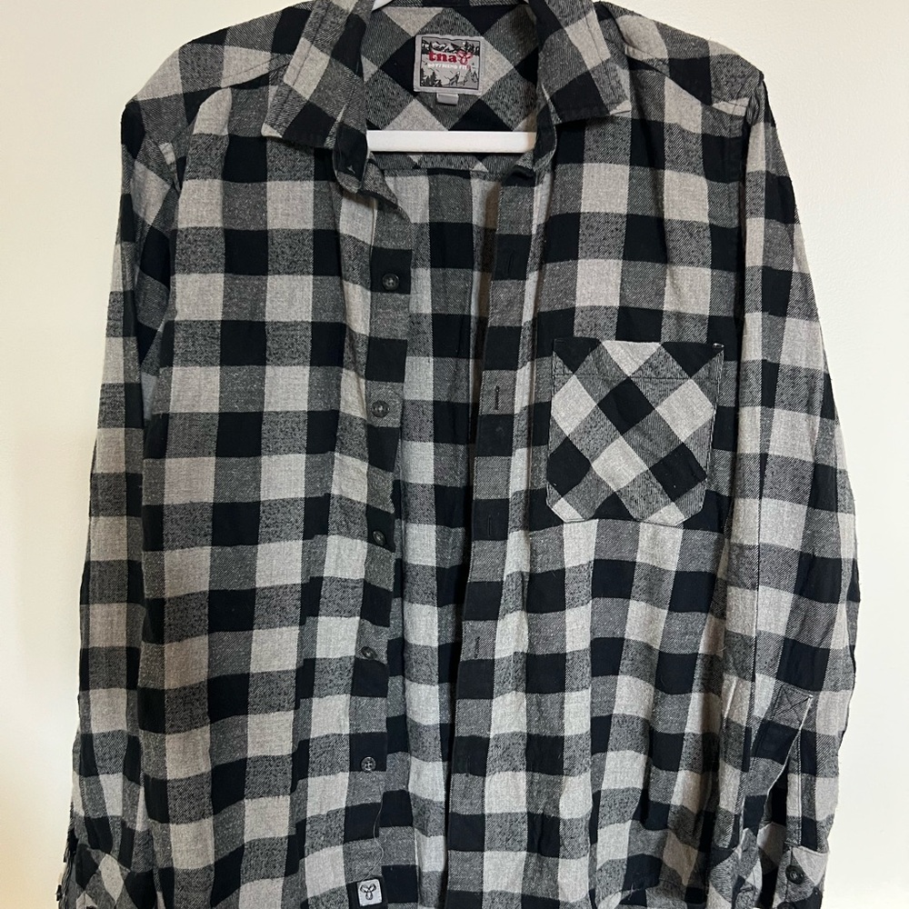 Women’s Boyfriend-Fit Black and Gray Plaid Flannel Shirt